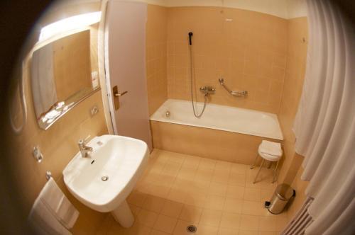 Hotel Milano Pistoia Esterno foto