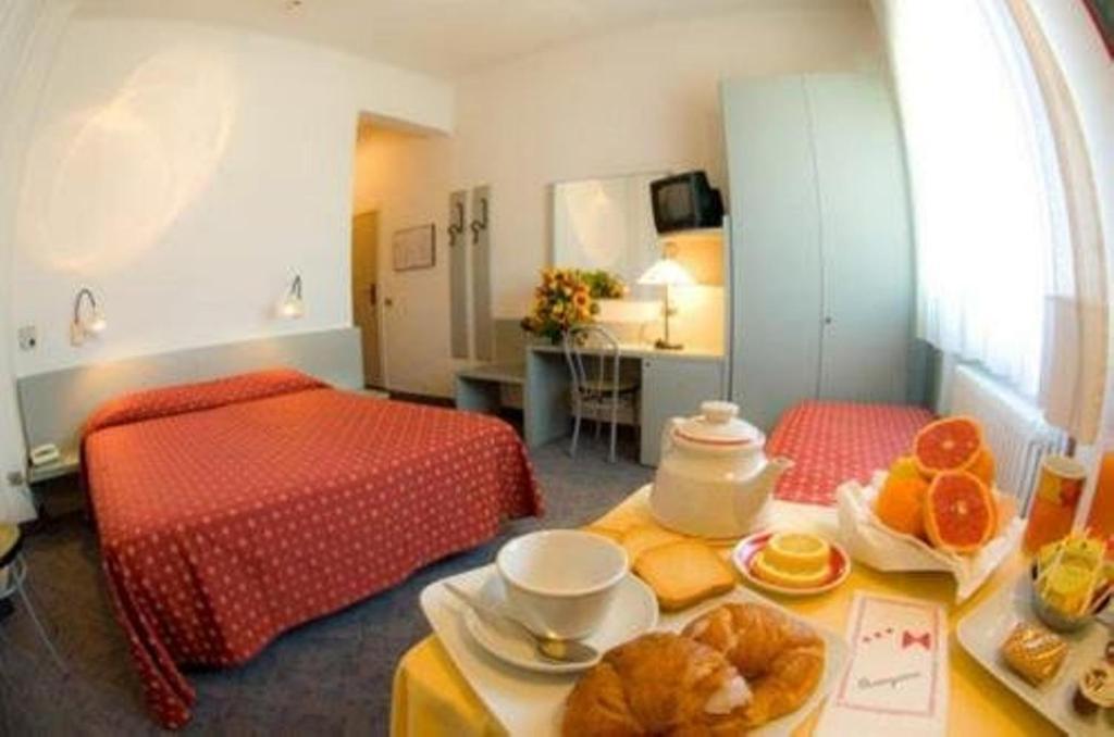 Hotel Milano Pistoia Camera foto