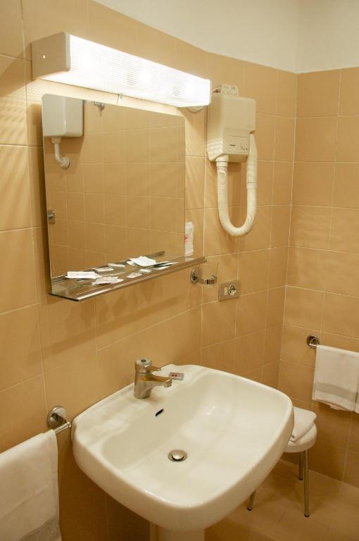 Hotel Milano Pistoia Esterno foto