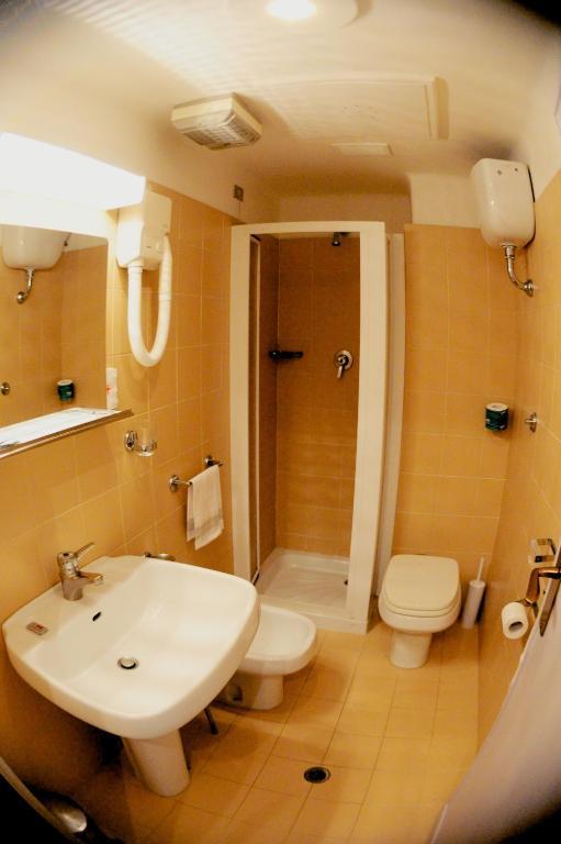 Hotel Milano Pistoia Esterno foto