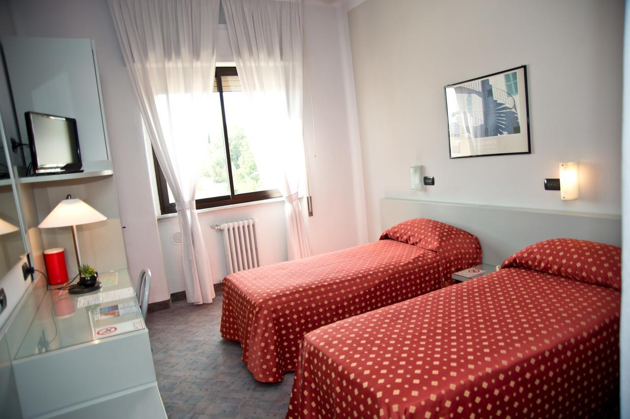 Hotel Milano Pistoia Esterno foto